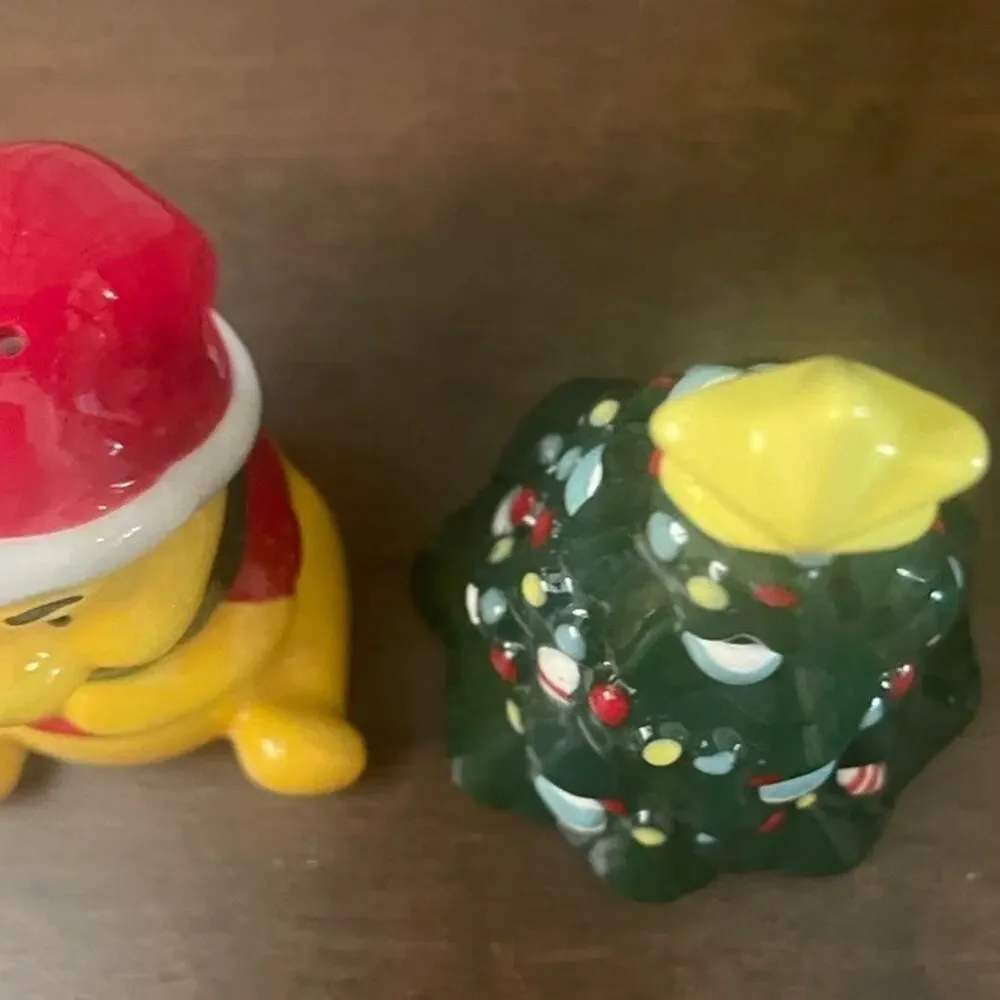 Disney Winnie the Pooh Christmas salt & pepper shakers New